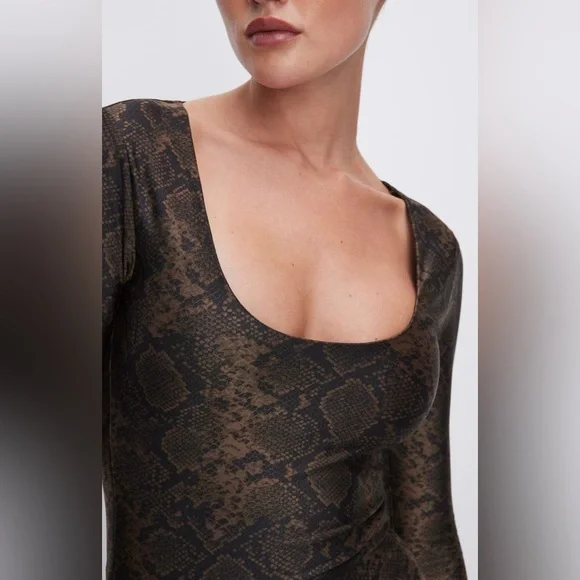 Good American Shine Python Scoop Neck Long Sleeve Bodysuit - Picture 2 of 14